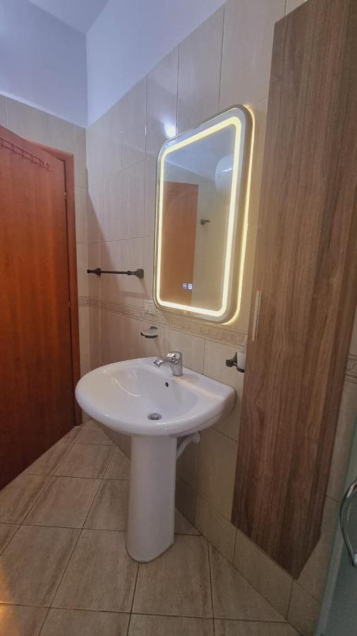 Apartament Liqeni Thate, Tirane Zewnętrze zdjęcie